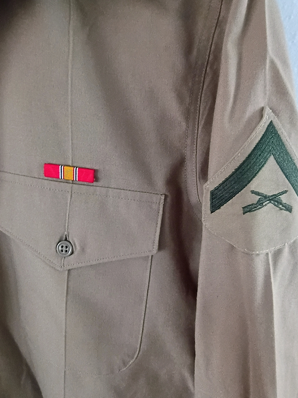 Men's Military-Style Khaki Shirt Jacket - Picture 4 of 9